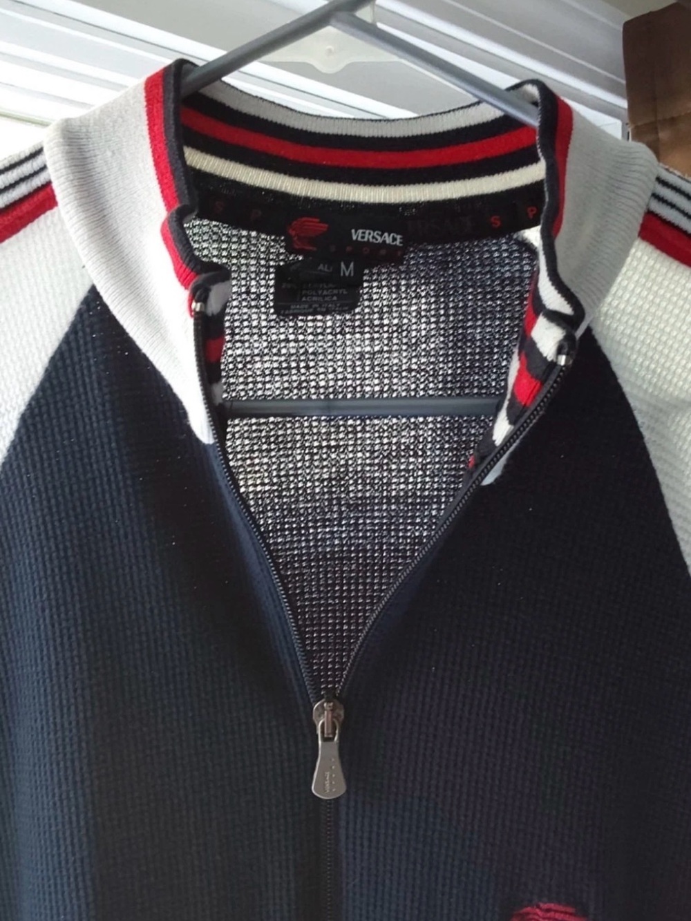 Men Sweater Subcategory Classification - Picture 2 of 8